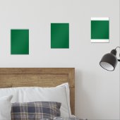 Ein tiefgrüner Hintergrund im Kontrast zu einem kn Bilderwand Sets (Schlafzimmer)