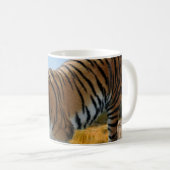 Ein Tiger, der ins Wasser geht Kaffeetasse (VorderseiteRechts)