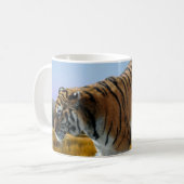 Ein Tiger, der ins Wasser geht Kaffeetasse (Vorderseite Links)
