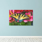 Ein Tiger-Frack-Schmetterling Leinwanddruck (Insitu (Holzboden))