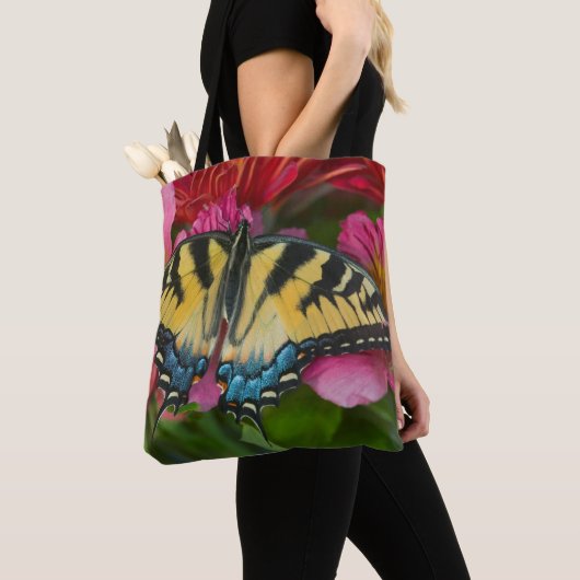 Ein Tiger-Frack-Schmetterling Tasche (Von Nahem)