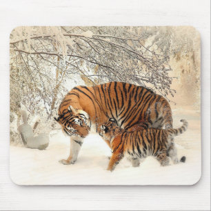 Ein Tiger und eine Trübe im schneebedeckten Mouse Mousepad