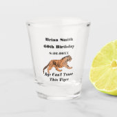 Ein Tiger wird 60 Schnapsglas (Vorderseite)