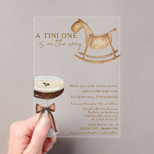 Ein Tini auf dem Weg Espresso Martini Baby Shower Acryleinladungen