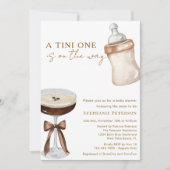 Ein Tini auf dem Weg Espresso Martini Babydusche Einladung (Vorderseite)