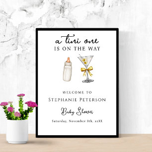 Ein Tini auf dem Weg Gelbe Martini Baby-Party Poster