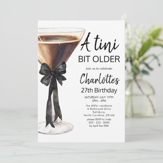 Ein tini bisschen älter Black Ribbon Martini Gebur Einladung (Stehend Vorderseite)