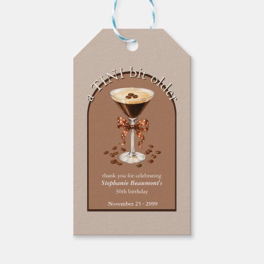 Ein Tini bisschen älter Martini Espresso Brauner B Geschenkanhänger (Vorderseite)