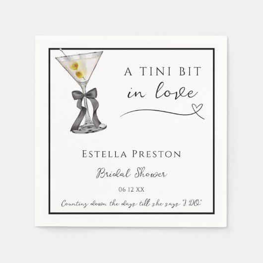 Ein Tini-Bit in Liebe Dirty Martini Brautparty Serviette (Vorderseite)