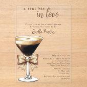 Ein Tini-Bit in Liebe Espresso Martini Brautparty Acryleinladungen (Vorderseite)