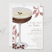 Ein Tini-Bit in Liebe Espresso Martini Brautparty Einladung (Vorderseite)