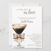 Ein Tini-Bit in Liebe Espresso Martini Brautparty Einladung (Vorderseite)