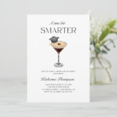 Ein Tini Bit Smarter Espresso Martini-Abschluss Einladung (Stehend Vorderseite)