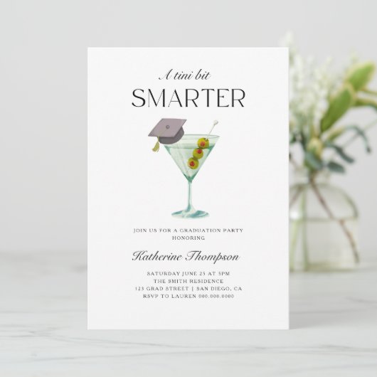 Ein Tini Bit Smarter Martini-Abschluss Einladung (Stehend Vorderseite)