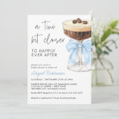 Ein Tini etwas Naher Bow Espresso Martini Bridal Einladung (Stehend Vorderseite)