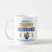 Ein tochitischer Mann zu sein, erschöpft Kaffeetasse (Links)