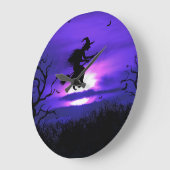 Ein tolles Halloween-Hintergrunddesign. Große Wanduhr (Winkel)