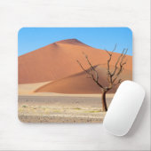 Ein toter Baum auf einer Wüste schlicht mit Dünen Mousepad (Mit Mouse)