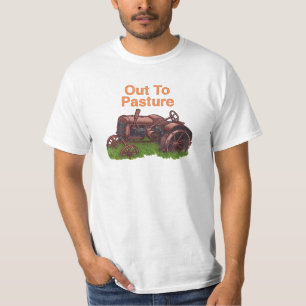 Ein Traktor-Bauer-T-Shirt auf der Weide T-Shirt