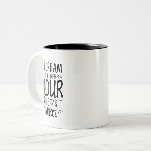 Ein Traum ist ein Wunsch, den Ihr Herz - Zweifarbige Tasse (Vorderseite Links)