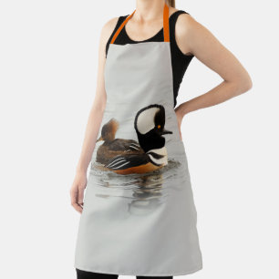 Ein Treffen der gehobenen Merganser Enten am Teich Schürze