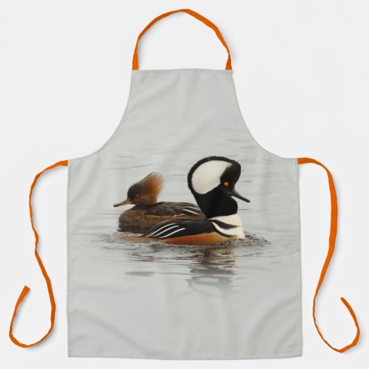 Ein Treffen der gehobenen Merganser Enten am Teich Schürze (Vorderseite)