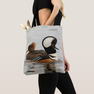 Ein Treffen gehobener Merganser Tasche