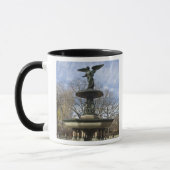 Ein trockener Winter Bethesda-Brunnen im Central Tasse (Links)