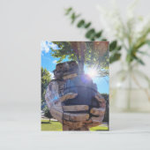 Ein Troll hält einen Baum hoch Postkarte (Stehend Vorderseite)