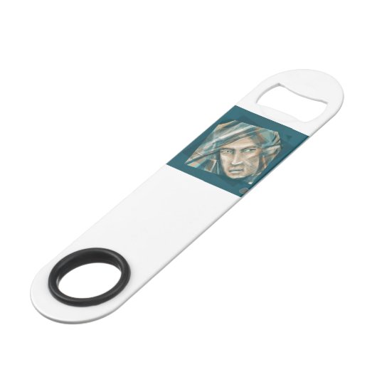 Ein trotziger grüner Elf Speedflaschenöffner (Rückseite Schrägansicht)