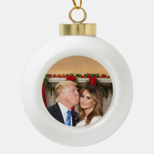 Ein Trumpf-Weihnachten: Donald und Melania Keramik Kugel-Ornament