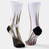 Ein unberührter See inmitten schneebedeckter Berge Socken (Gewinkelt)