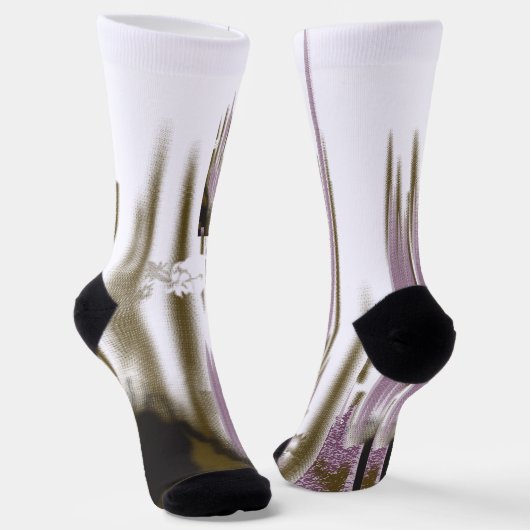 Ein unberührter See inmitten schneebedeckter Berge Socken (Gewinkelt)