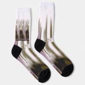 Ein unberührter See inmitten schneebedeckter Berge Socken (Rechts)