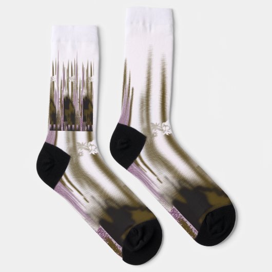 Ein unberührter See inmitten schneebedeckter Berge Socken (Rechts)