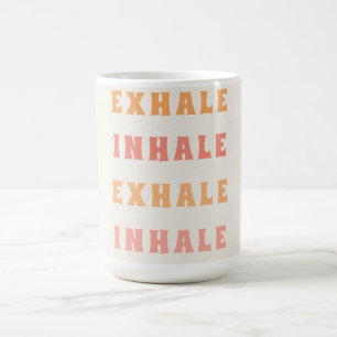 Ein- und Ausatmen Yoga Meditation Atem-Typografie Kaffeetasse
