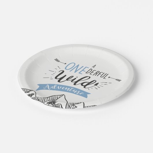 Ein unermüdlicher Wild Adventure Paper Plate Boy Pappteller (Schrägansicht)