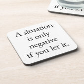 Ein Untersetzer aus festem Kunststoff (Linke Seite)