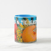 Ein Urlaubskorb mit Kürbis Tasse (Zentrum)