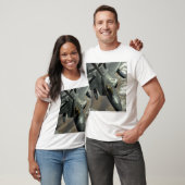 Ein US Air Force F-22 Raptor wird von einem KC- T-Shirt (Unisex)