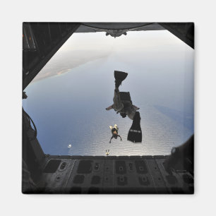 Ein US-Luftwaffe pararescueman Herausspringen Magnet