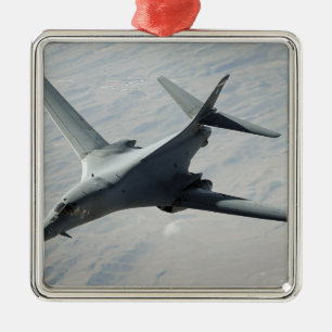 Ein US-LuftwaffeB-1B Lancer auf einer Silbernes Ornament