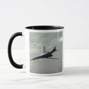 Ein US-LuftwaffeB-1B Lancer auf einer Tasse