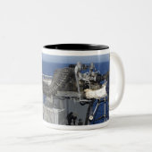 Ein US-Marine-Gunner-Partner Zweifarbige Tasse (VorderseiteRechts)