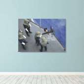 Ein US-Seeleute feuert einen 50-Kaliber M2HB Leinwanddruck (Insitu (Holzboden))