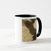 Ein US-Soldat läuft auf einem schmutzigen Pfad Tasse (VorderseiteRechts)