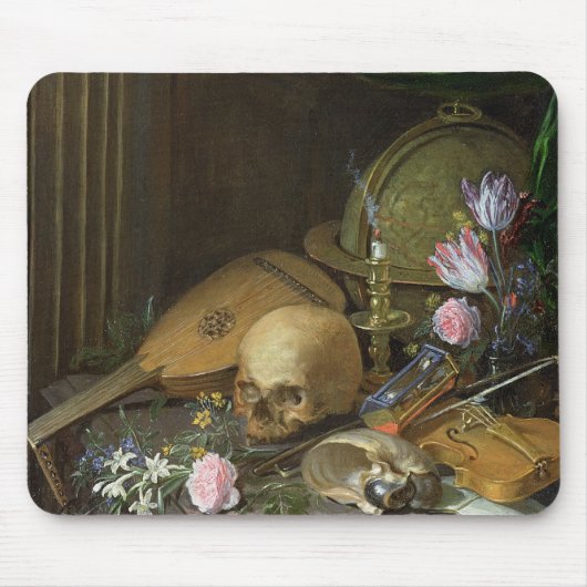 Ein Vanitas Stillleben mit einem Nautilus und Mousepad (Vorne)