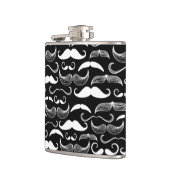 Ein Verein der Herren. Schnurrbartmuster Flachmann (Links)