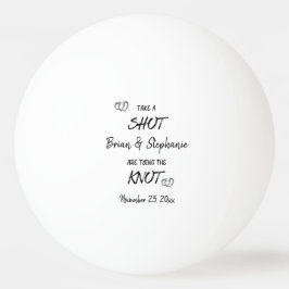 Ein Verlobtes Paar, das den Knoten nach Maß bindet Tischtennisball