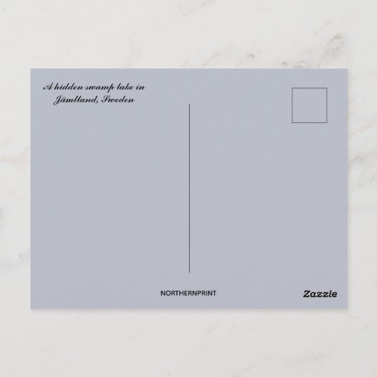 Ein versteckter Sumpfsee in Jämtland Schweden Postkarte (Rückseite)